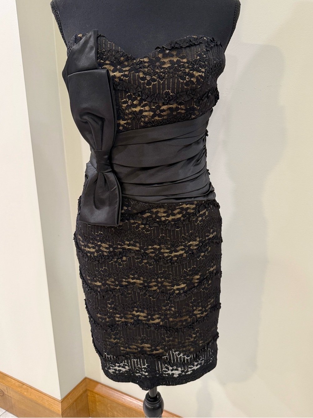 Mystic black bow lace sequin formal homecoming dress size M
